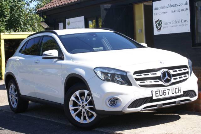 Mercedes-Benz GLA 2.1 GLA 200d SE 5dr Auto Estate Diesel Cirrus White